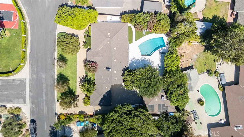 4 bed, 2494 sqft, $7,000 — Photo 2