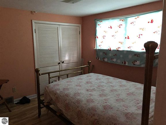 4th image of 7035 Peninsula Dr