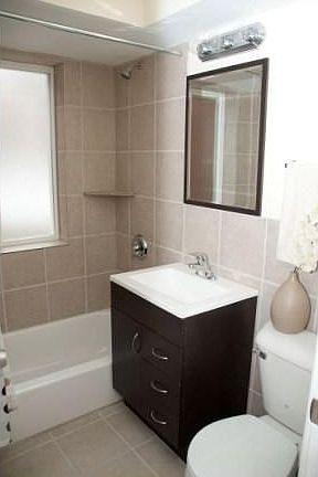 3rd image of 2520 W Berwyn Ave APT 1B
