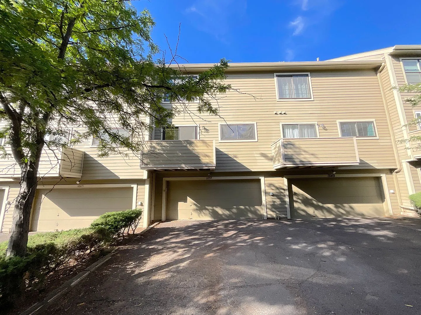 2 Bedroom Townhome Available Near W Cheyenne Blvd & S Nevada Ave — Photo 4