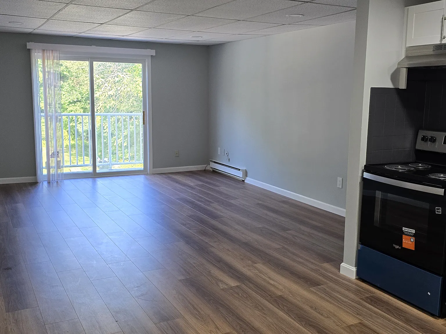 2 bed, 859 sqft, $2,100 — Photo 3