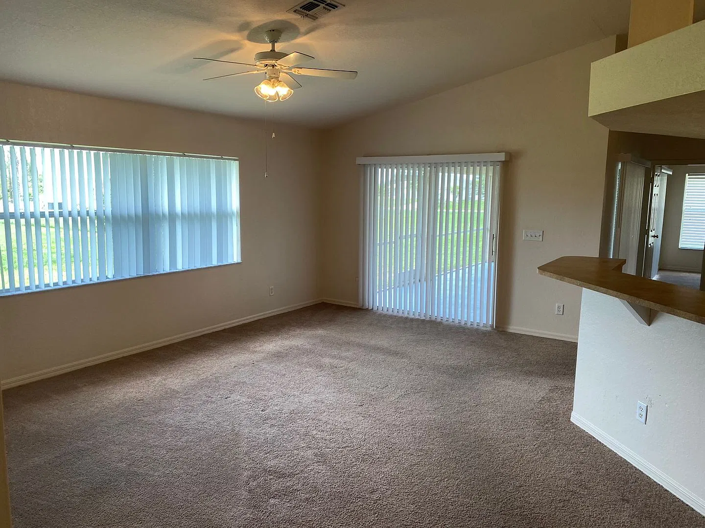 Coming soon 3 bedroom 2 bathroom single family home. — Photo 4