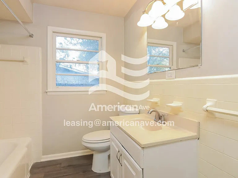768246_010_main_bathroom_14228018.jpg