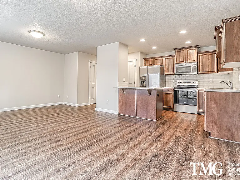 7115 NE 62nd St — Photo 3
