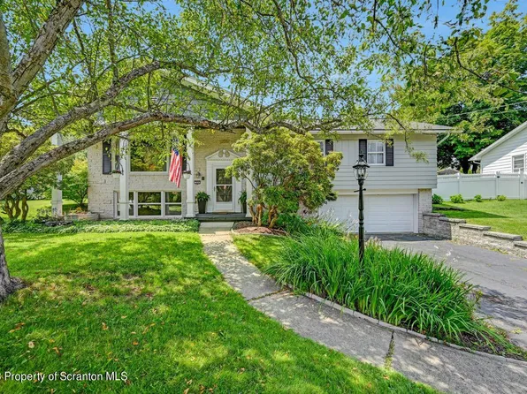 304 Barbara Dr, Roaring Brook Township, PA 18444