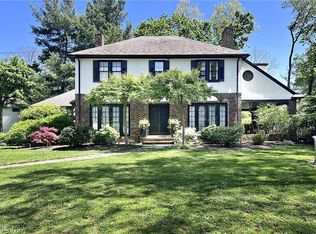 1351 Oakridge Dr, Cleveland Heights, OH 44121