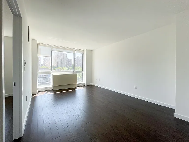 310 E 2nd St #5M — Photo 3