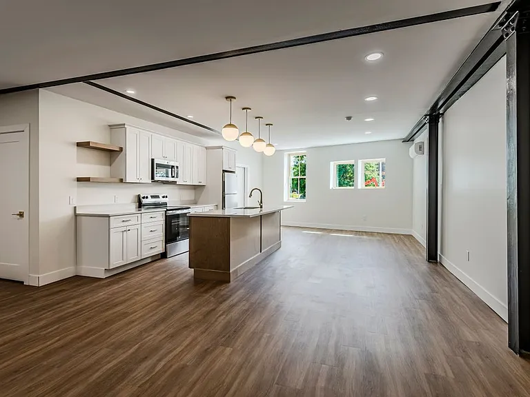 106 Hotel St #1 — Photo 15