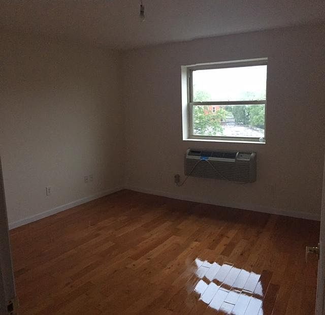2nd image of 11524 Myrtle Ave