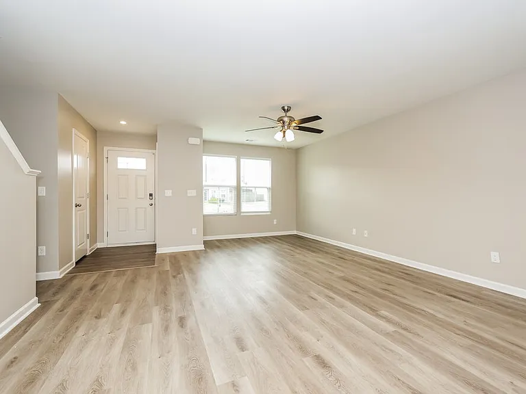106 Norwich Ct — Photo 5
