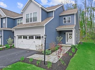 6C Macoun Dr, Clifton Park, NY 12065