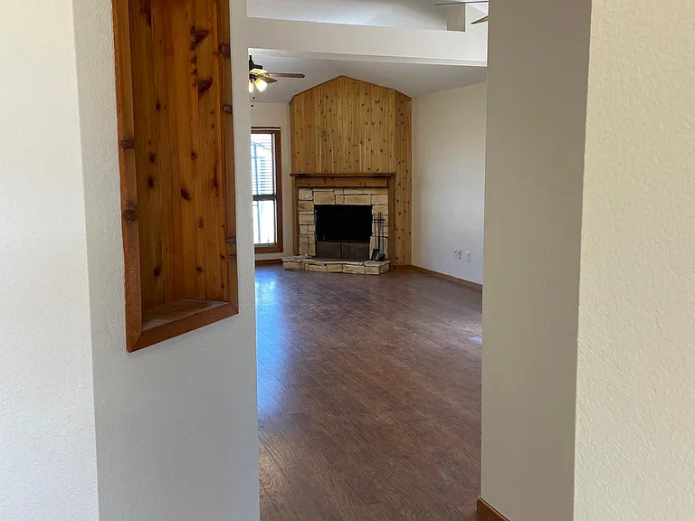1035 Port Sullivan Dr — Photo 3