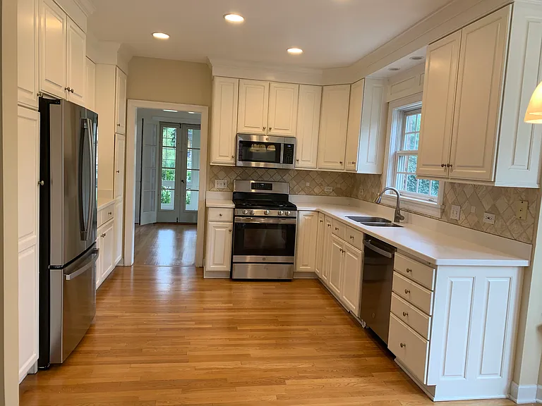 425 W North St — Photo 9