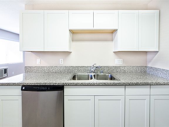 5th image of 2094 E Grand Ave Unit 5