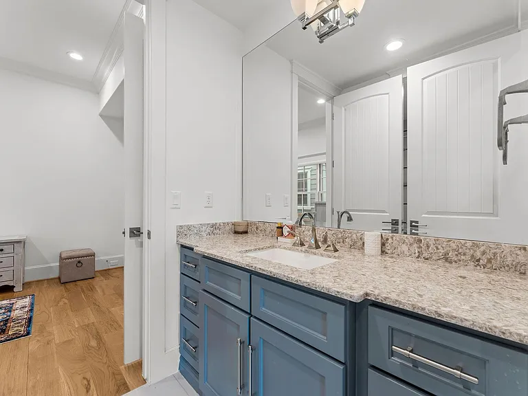 426 Marshall St — Photo 23