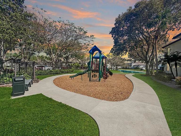 Vista Lago — Photo 19