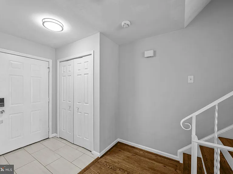 2035 S Glebe Rd — Photo 4