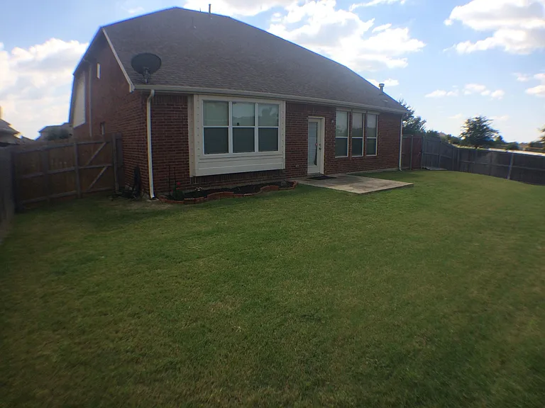2401 Morning Dew Dr — Photo 22