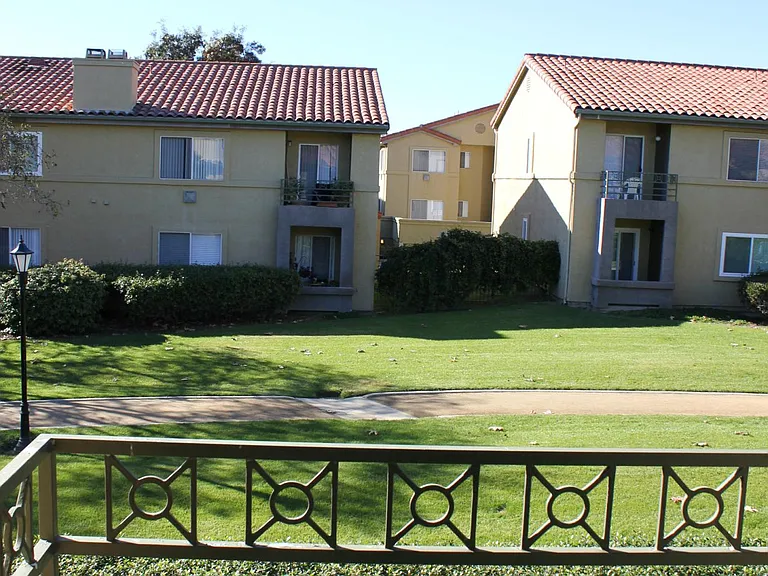 7515 Charmant Dr — Photo 11