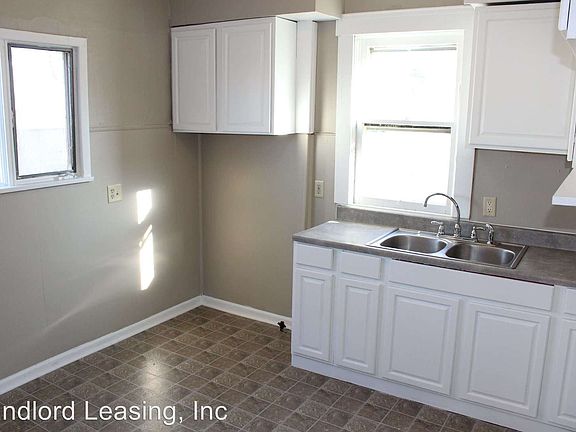 4th image of 828 W 20th St