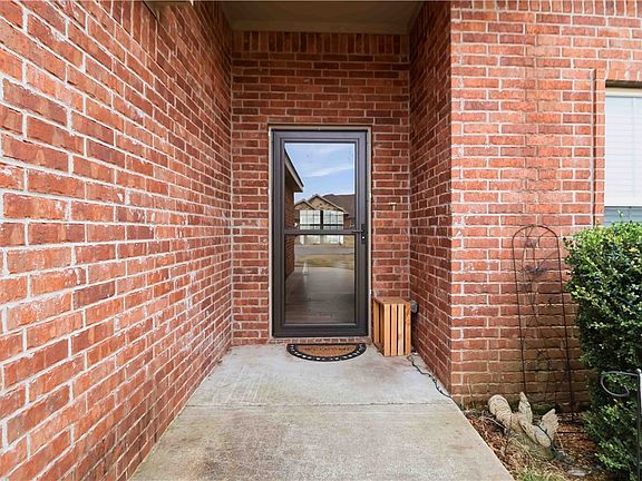 4th image of 2071 Fields Cv