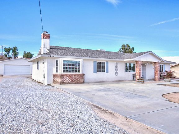 4th image of 9242 La Grange Ave