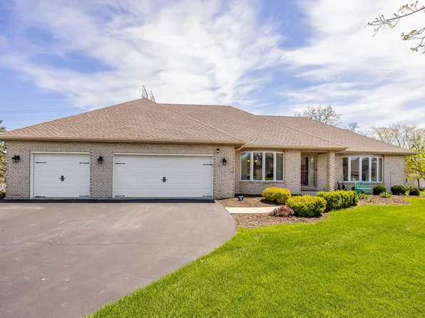 13201 Meadow Hill Ln, Lemont, IL 60439