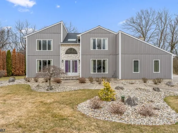 11 Woods Edge Ct, White Twp., NJ 07823