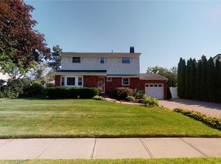 8 Northview Ct, Centereach, NY 11720