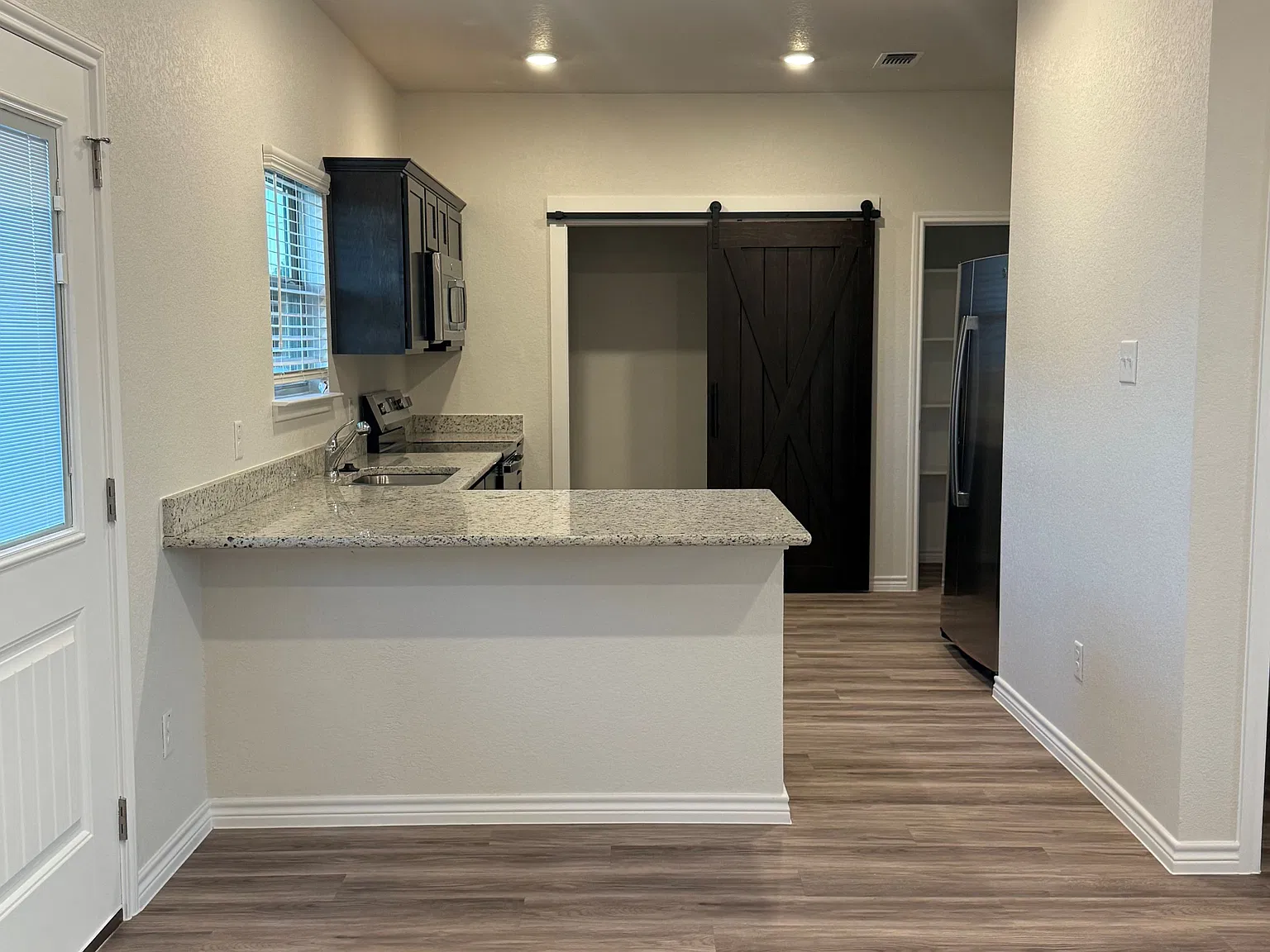 3 bed, 2.5 bath, 1554 sqft, $1,600 — Photo 4
