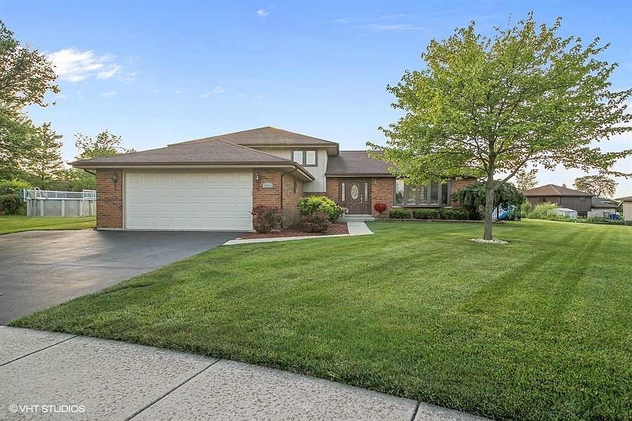 1st image of 14416 Pineview Ct