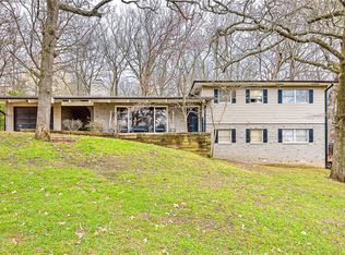 1975 N Greenview Dr, Fayetteville, AR 72701