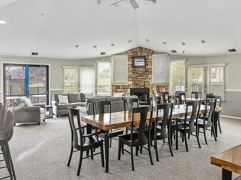 1550 Oakfield Dr — Photo 34