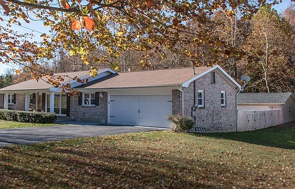 3rd image of 23412 Larwood Ln