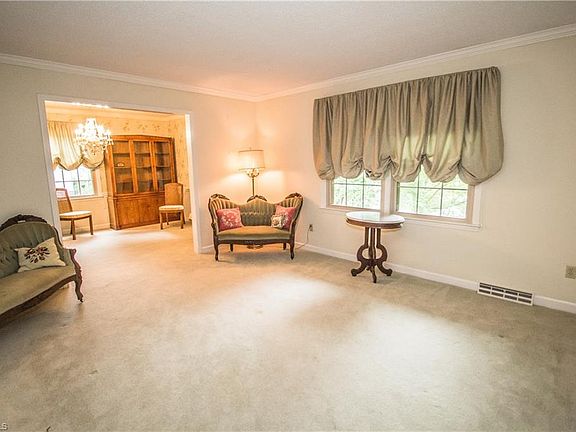 3rd image of 215 Cloverbrook Dr