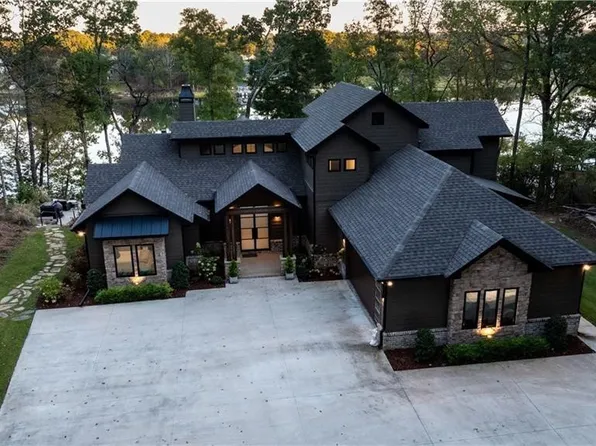 15479 Choctaw Trl, Northport, AL 35475