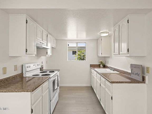 3rd image of 215 Lark Ellen Ave