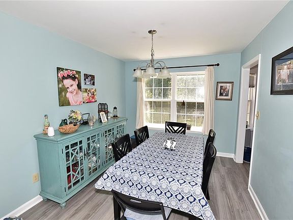 4th image of 66 Sweetbriar Dr