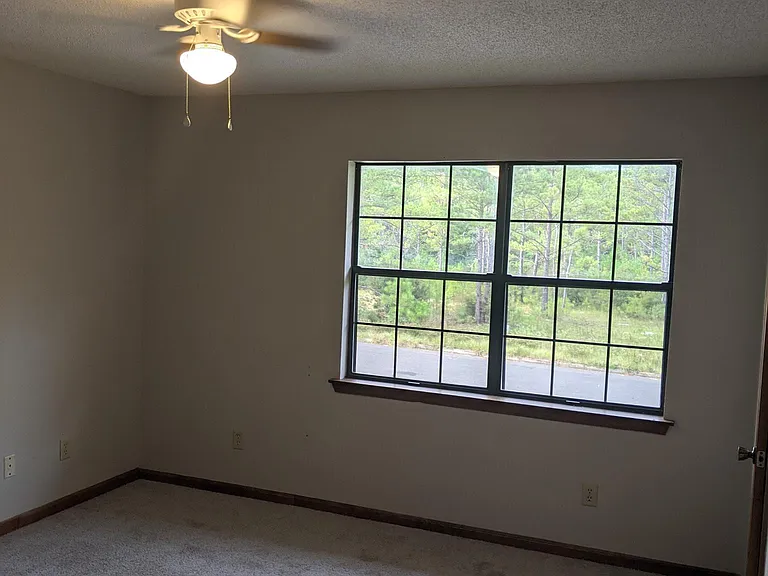 260 Edith Way — Photo 14
