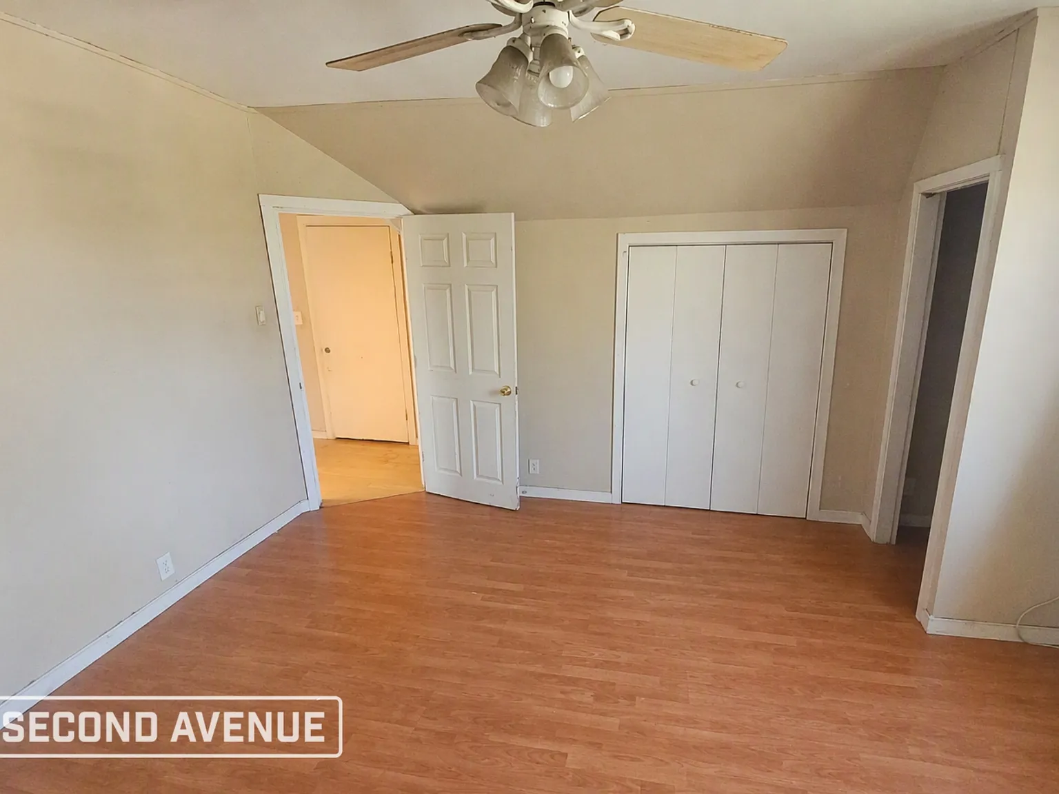 3 bed, 1.0 bath, 1600 sqft, $1,095 — Photo 4