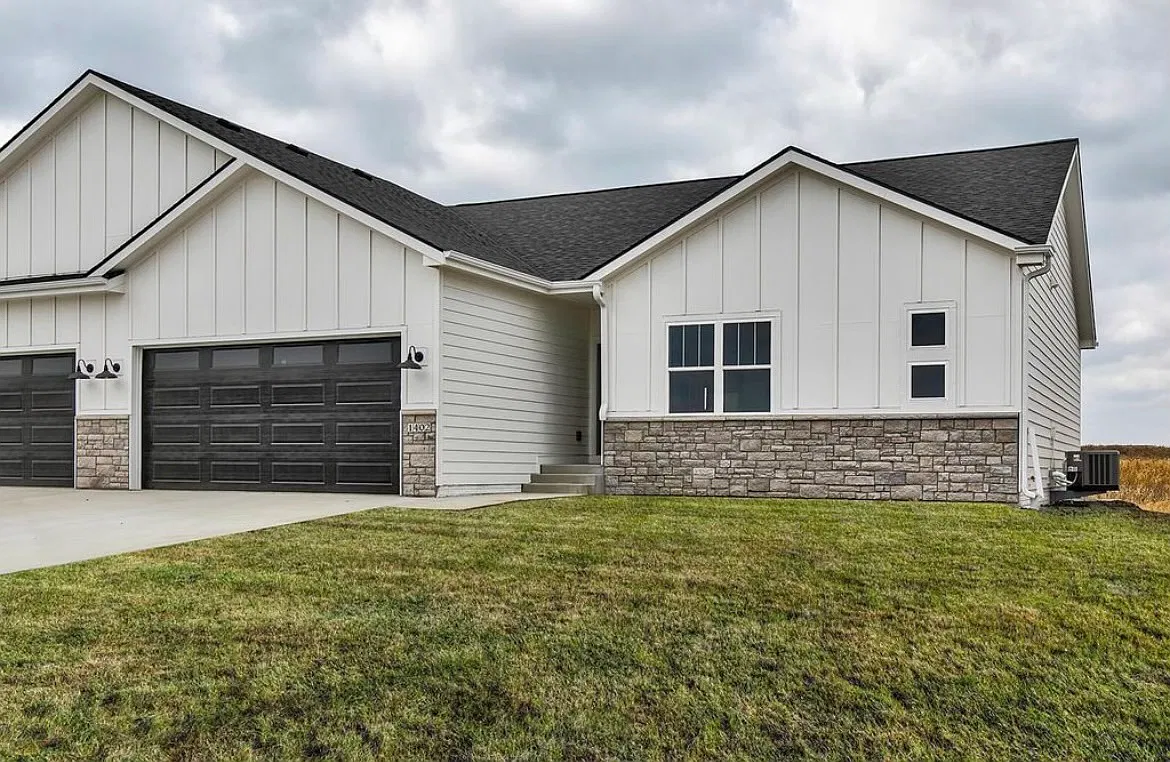 4 bed, 2700 sqft, $2,750 — Photo 1