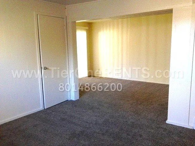 619 Angie Cir — Photo 8