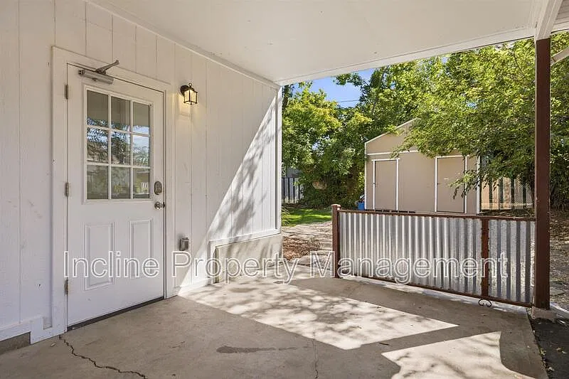 2 bed, 1.0 bath, 750 sqft, $1,200 — Photo 2