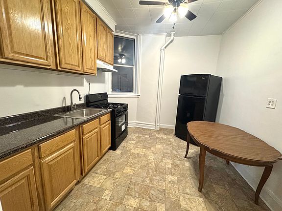 3rd image of 2521 23rd St APT 2