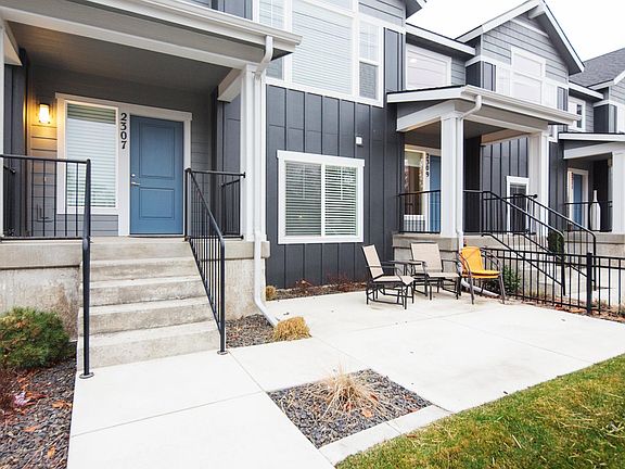 Fenced front yard patio