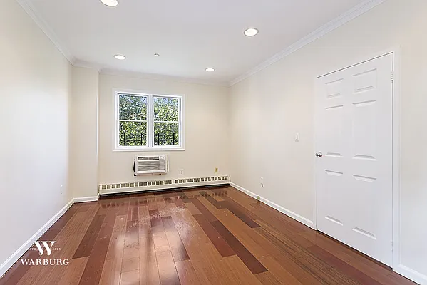 Rented by Warburg | media 7