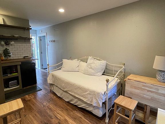 2nd image of 1017 Azuar Ave Unit B
