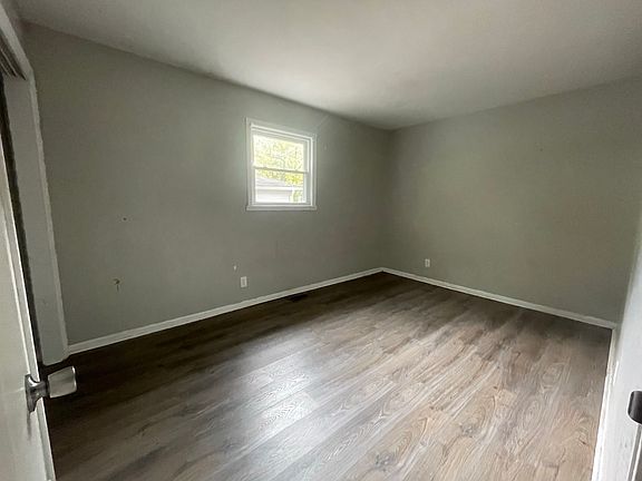 3rd image of 9725 Ellis Ct