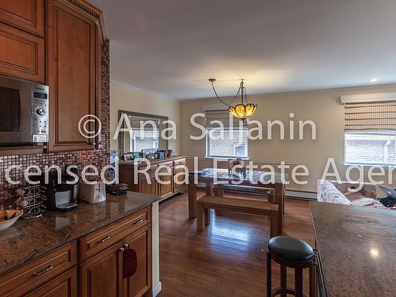 4th image of 3021 43rd St #3