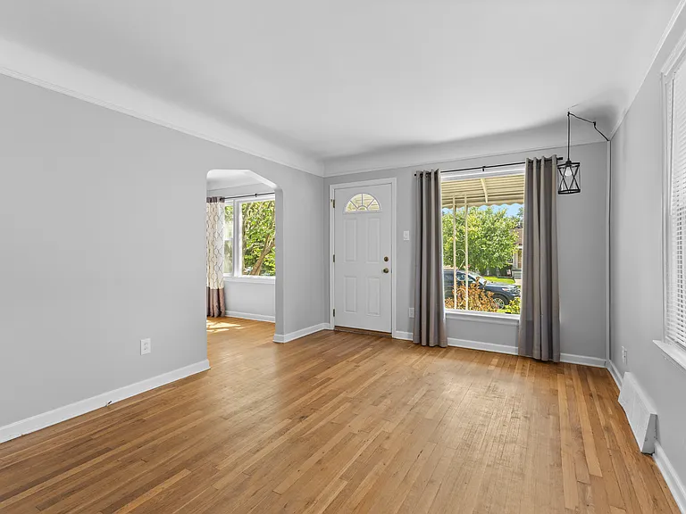 21328 Audette St — Photo 7